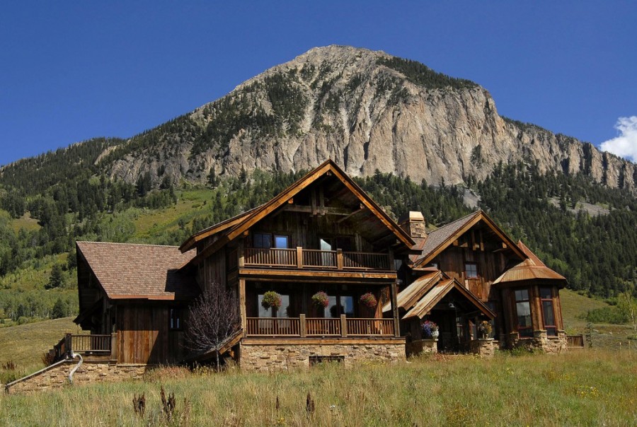 5 Moon Ridge Lane, Crested Butte is a magnificent mountain home near the Crested Butte ski area.